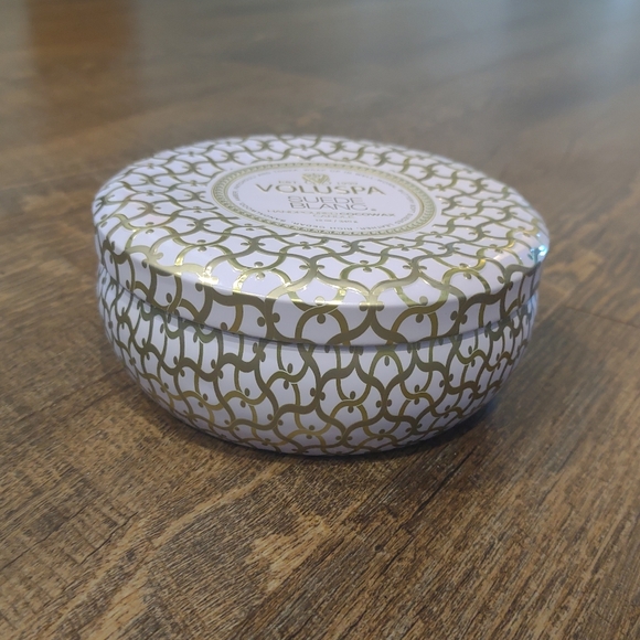 Voluspa suede blanc scented tin candle, 12oz - Picture 2 of 5